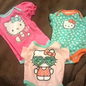 3 hello kitty bodysuits 0-3 months